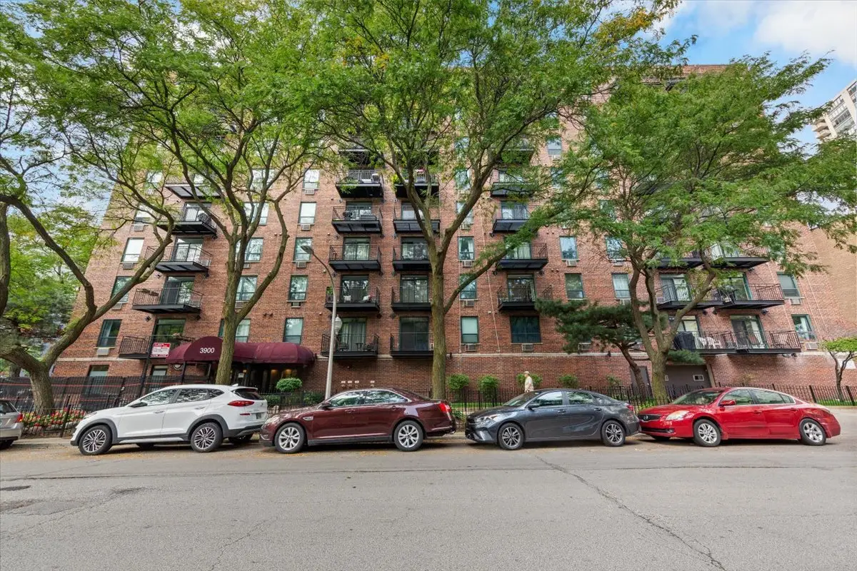 3900 N Pine Grove Avenue #910, Chicago, IL 60613 - #1