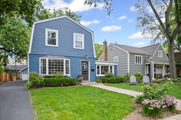 449 Longfellow Avenue, Glen Ellyn, IL 60137