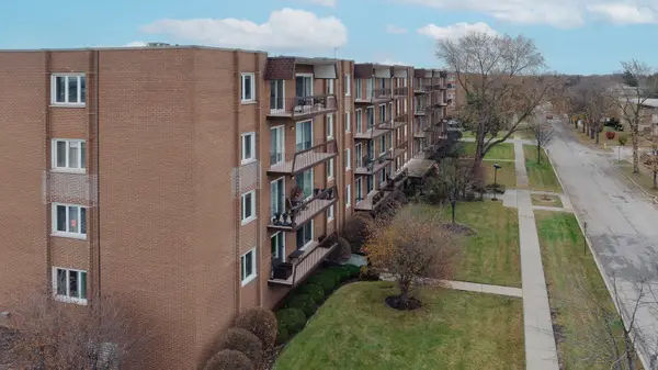 8100 W Foster Lane #508, Niles, IL 60714