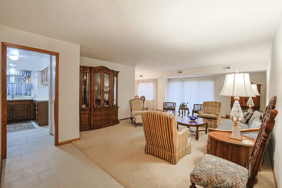2420 W Talcott Road #109, Park Ridge, IL 60068 - Image #3