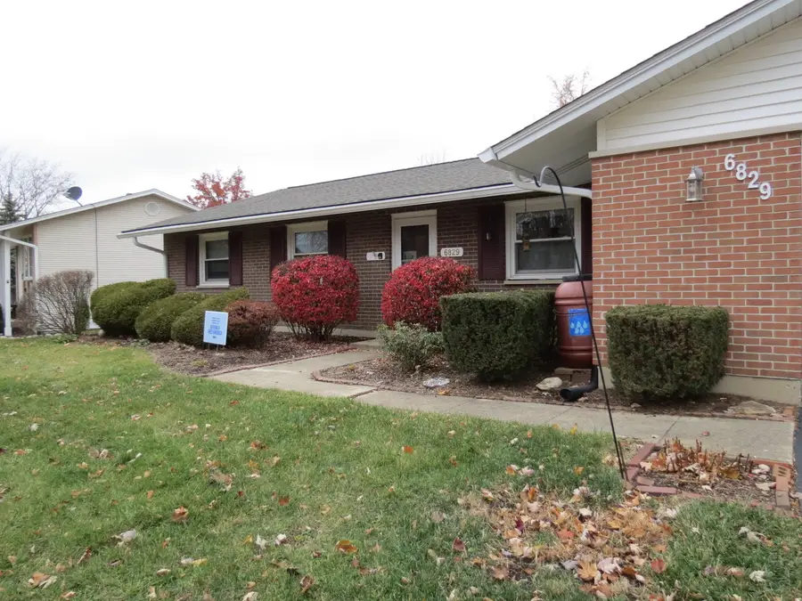 6829 Roberts Drive, Woodridge, IL 60517 - Image #2