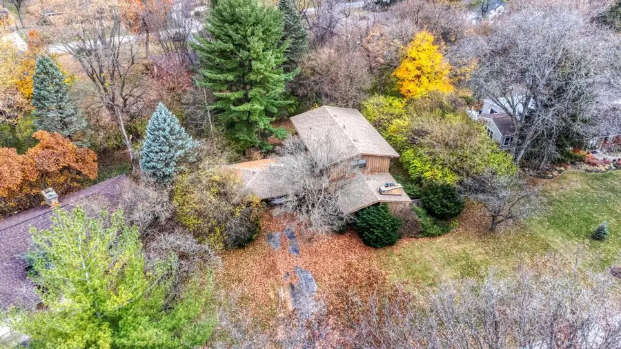 6410 Blackhawk Trail, Indian Head Park, IL 60525 - Image #2