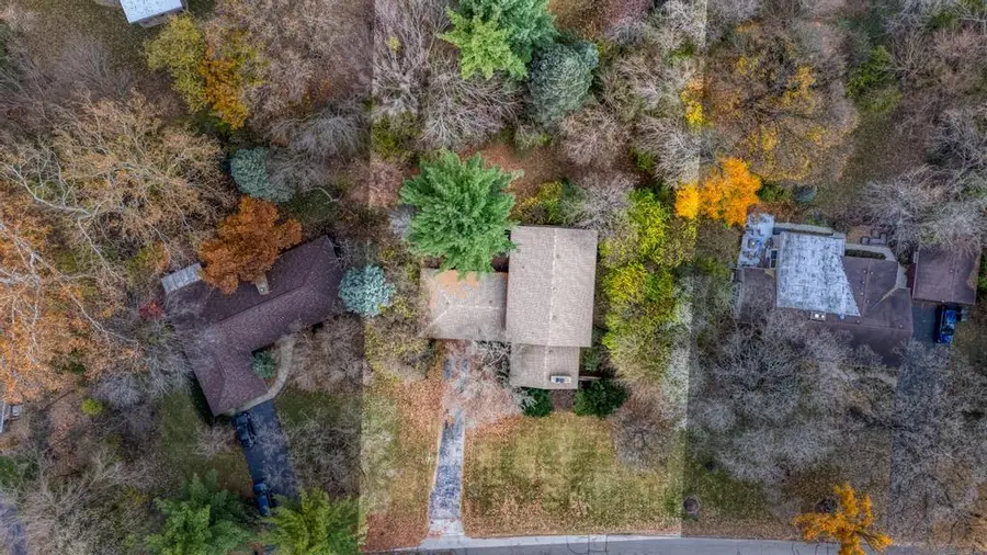 6410 Blackhawk Trail, Indian Head Park, IL 60525 - Image #3