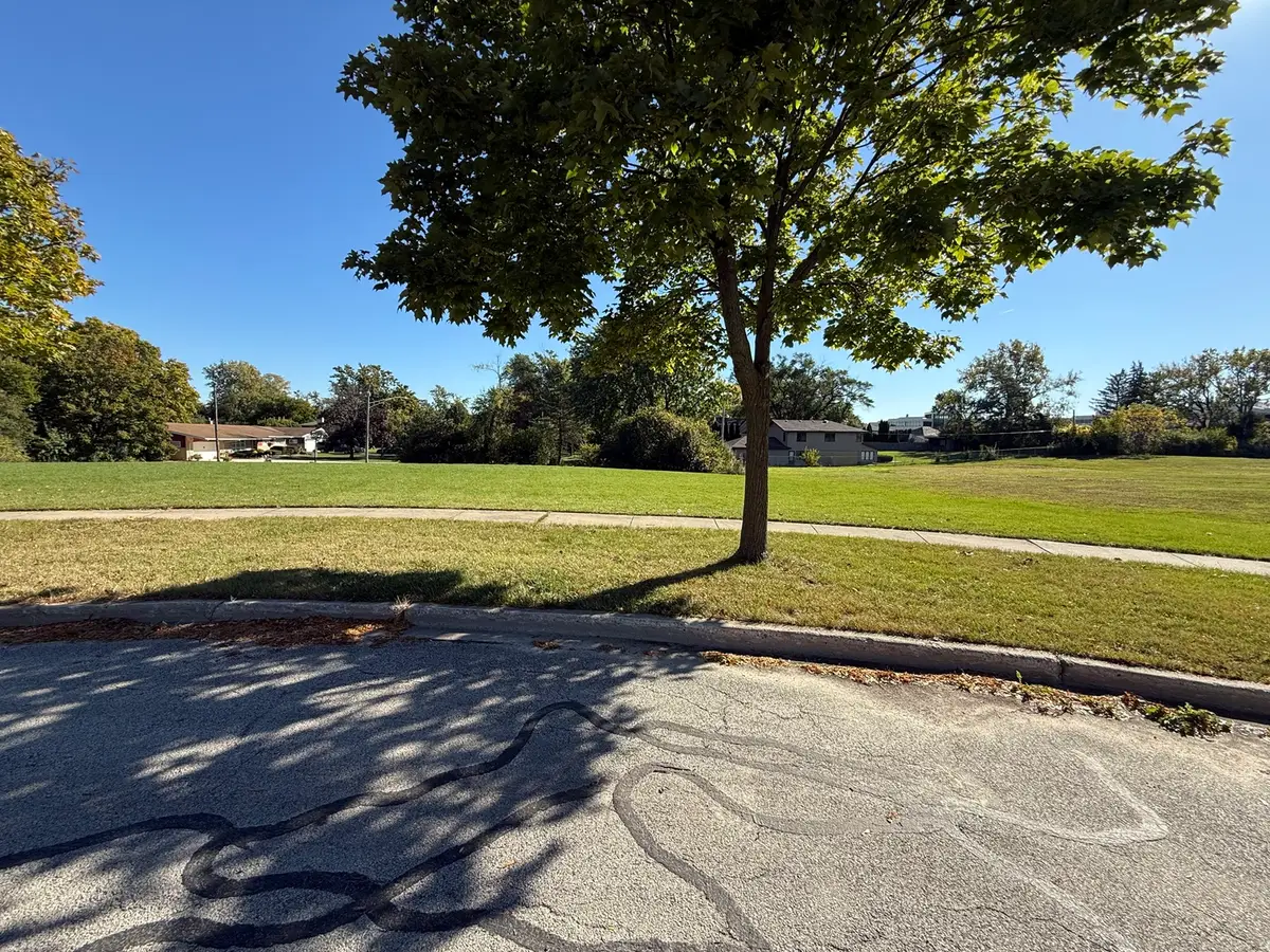 532/544 Fairfield Court, Lombard, IL 60148 - Image #1