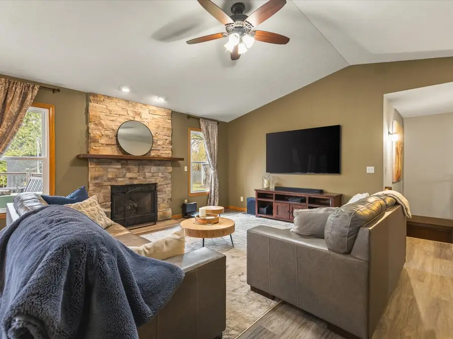 6072 Valhalla Drive, Loves Park, IL 61111 - Image #2