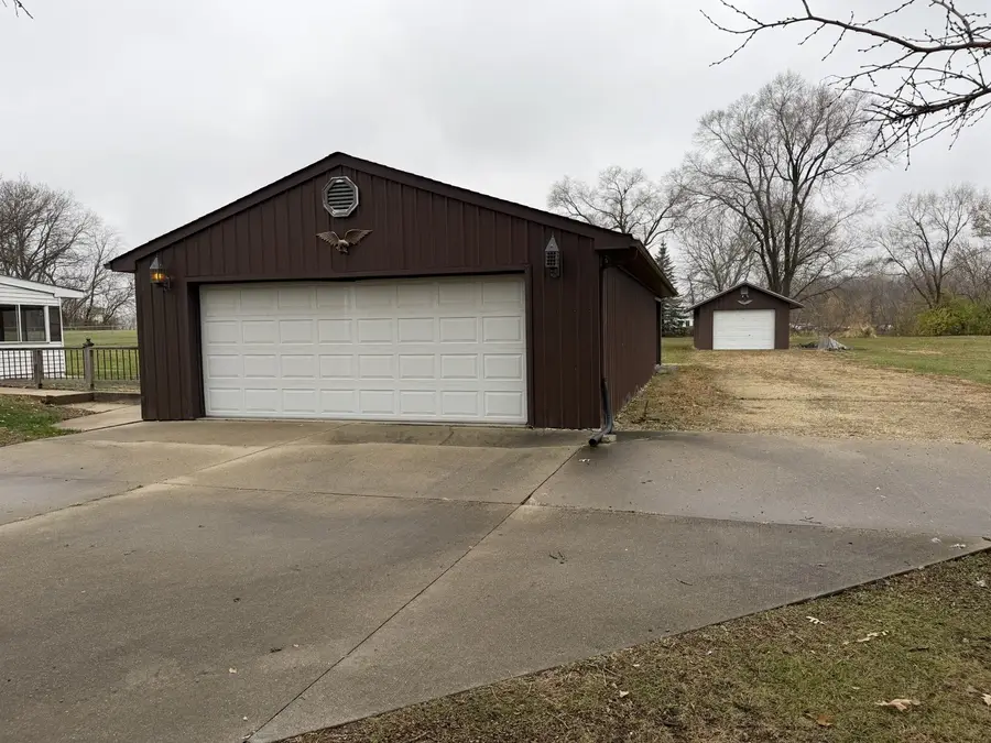 1735 Griswold Avenue, Sterling, IL 61081 - Image #2