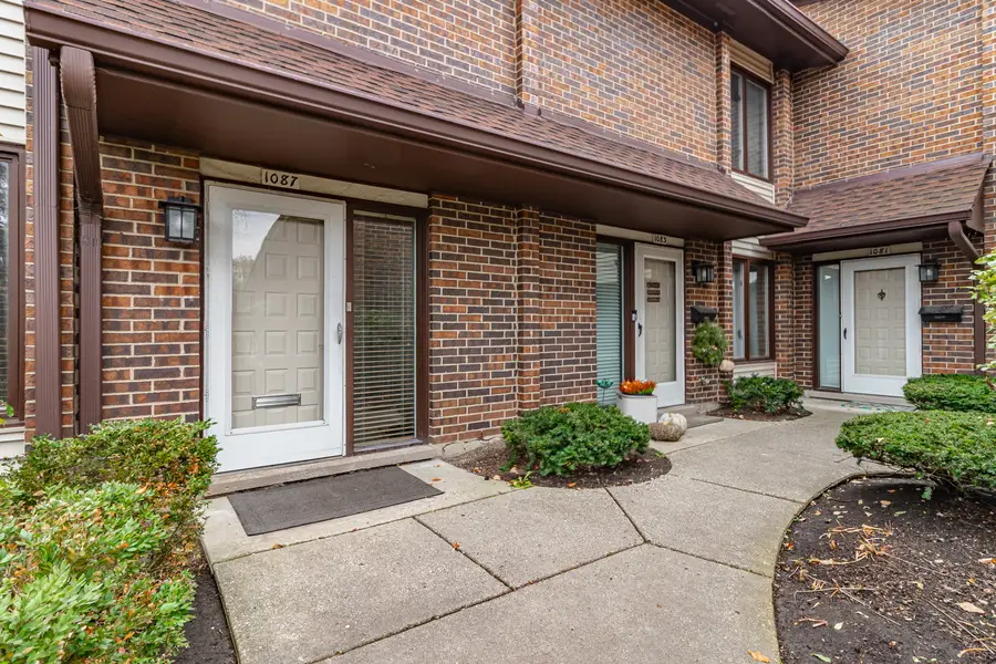 1087 Deerfield Place, Highland Park, IL 60035 - Image #3