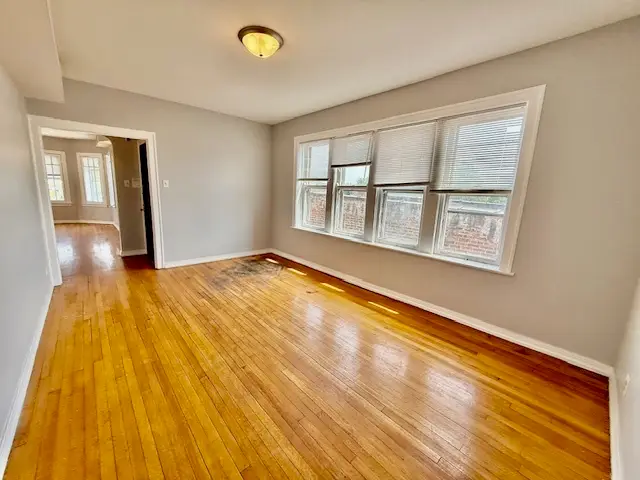 7804 S Burnham Avenue, Chicago, IL 60649 - Image #3