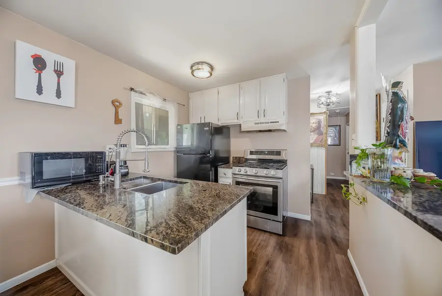 208 S Pinecrest Road, Bolingbrook, IL 60440 - Image #2