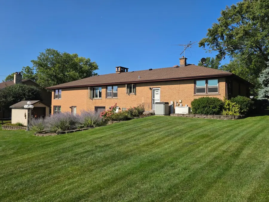 9255 S 86th Avenue, Hickory Hills, IL 60457 - Image #2