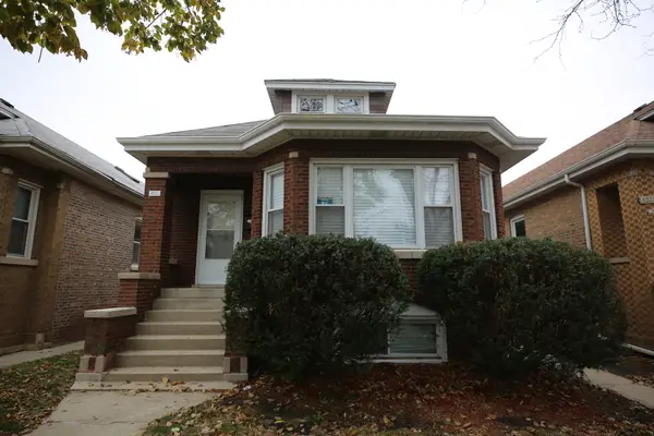 3031 N Marmora Avenue, Chicago, IL 60634