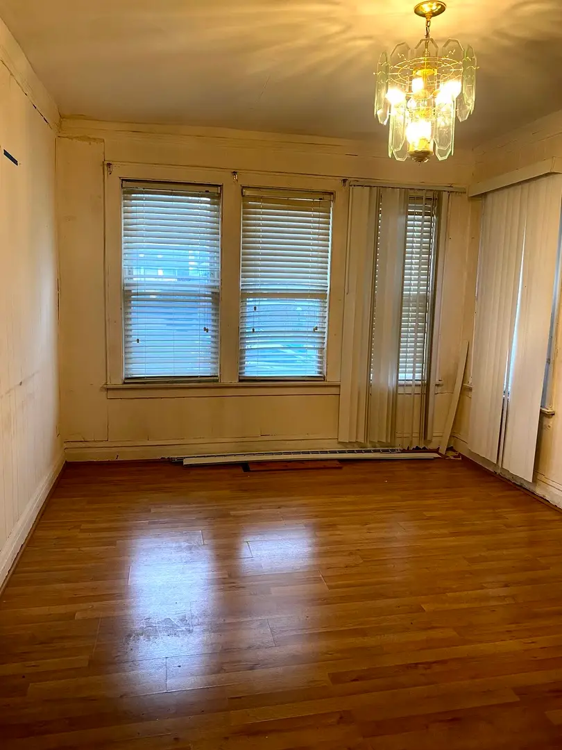 8328 S Crandon Avenue, Chicago, IL 60617 - Image #3