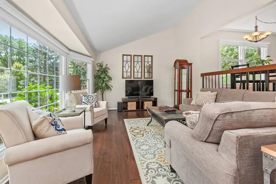 1211 Parliament Court, Libertyville, IL 60048 - Image #2