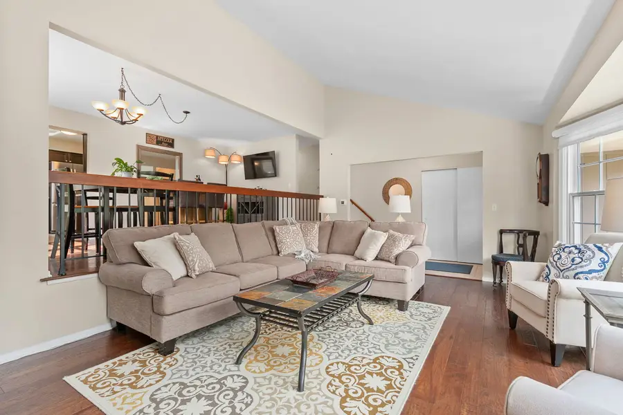 1211 Parliament Court, Libertyville, IL 60048 - Image #3
