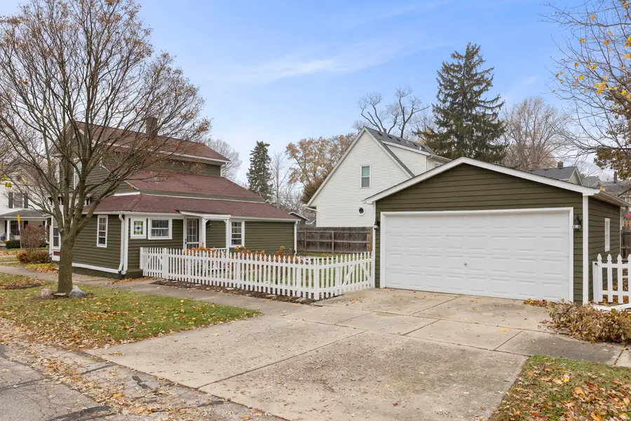 516 S 6th Avenue, Saint Charles, IL 60174 - Image #2
