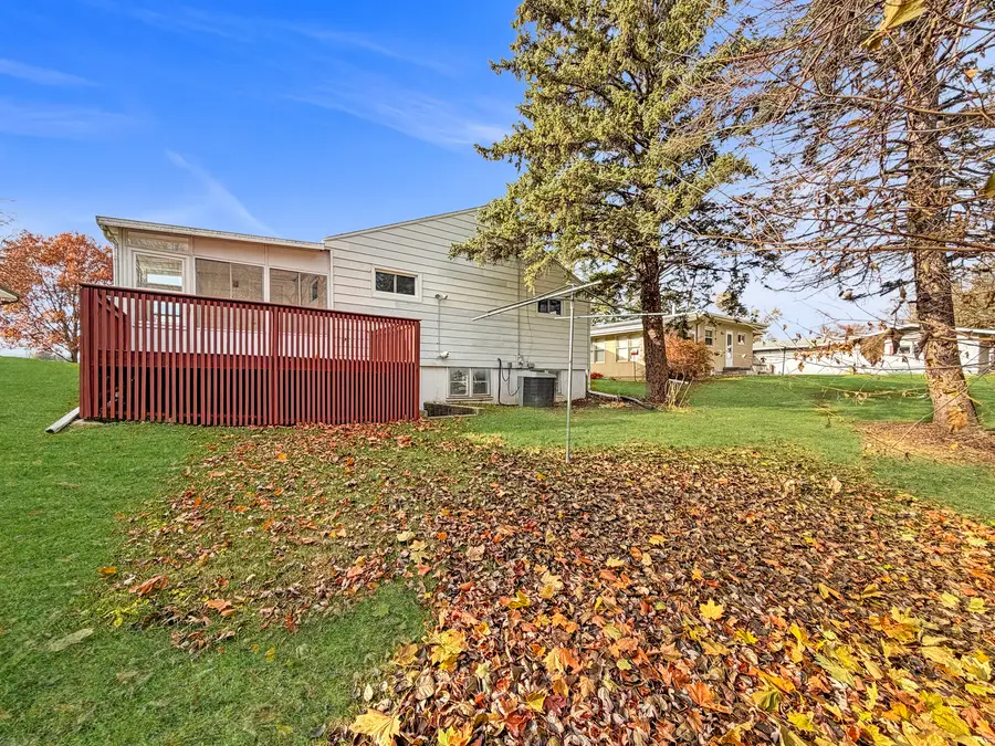 1413 S Locust Avenue, Freeport, IL 61032 - Image #2