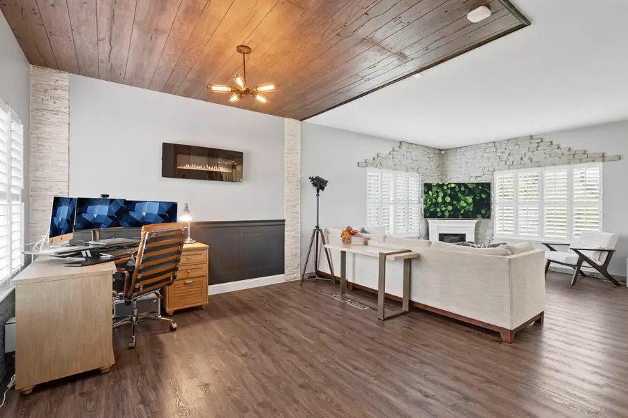 3105 Shenandoah Drive, Carpentersville, IL 60110 - Image #3