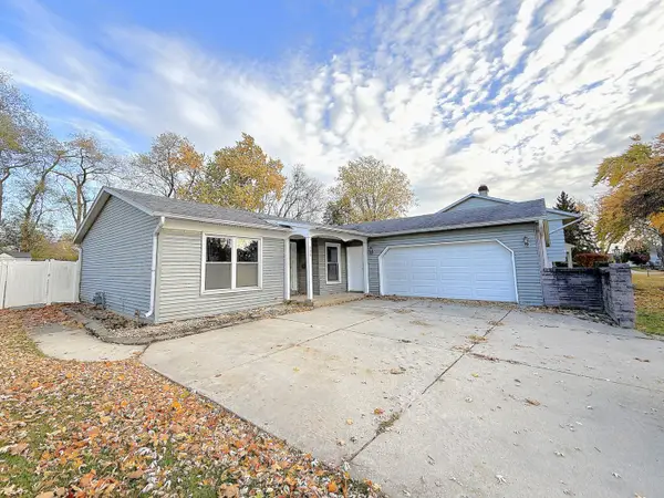 196 Green Court, Streamwood, IL 60107