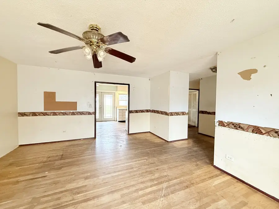 196 Green Court, Streamwood, IL 60107 - Image #3