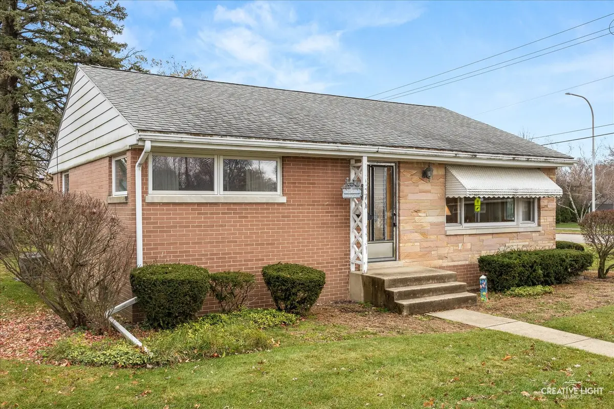 1103 Hiawatha Drive, Elgin, IL 60120 - Image #1