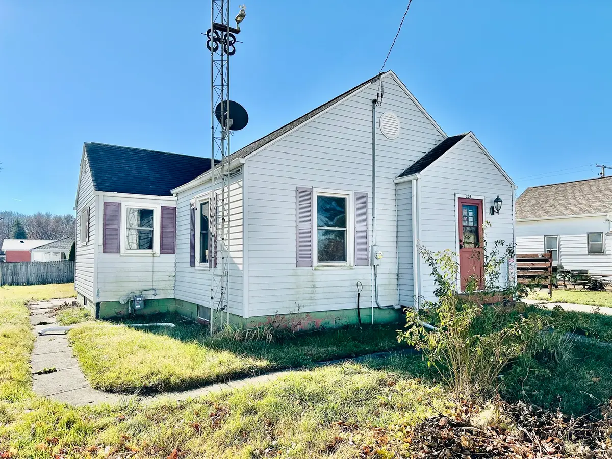303 E 1st Street, Cedar Point, IL 61316 - Image #1