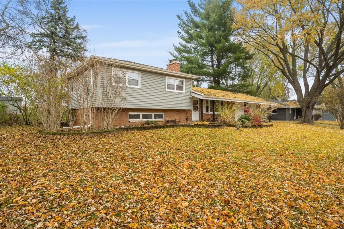 35W240 Crescent Drive, Dundee, IL 60118 - Image #1