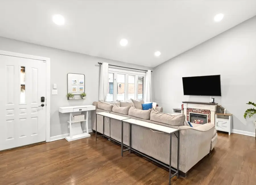 8725 N National Avenue, Niles, IL 60714 - Image #2