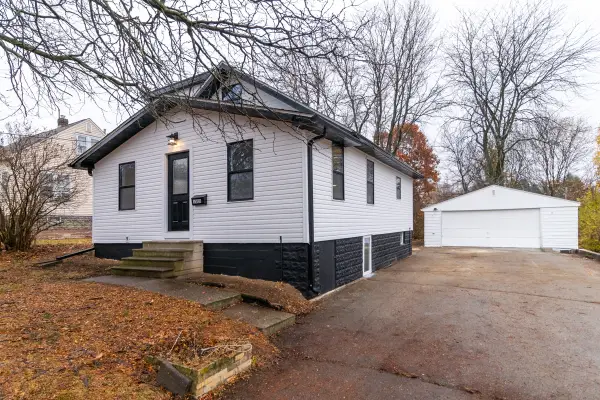 1508 Eastmoreland Avenue, Rockford, IL 61108