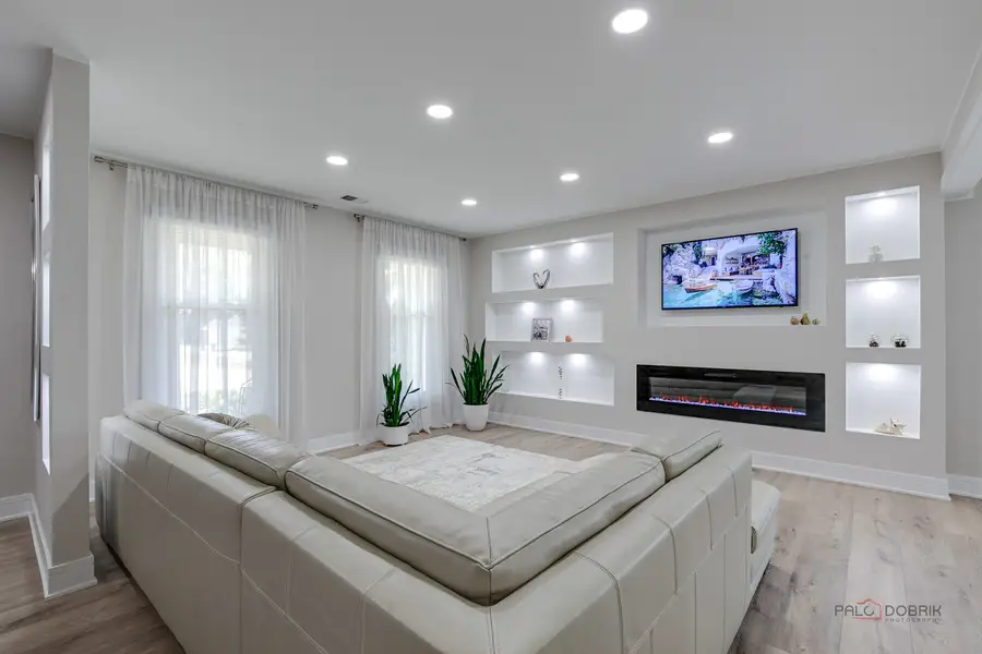 5190 Chambers Drive, Hoffman Estates, IL 60010 - Image #3