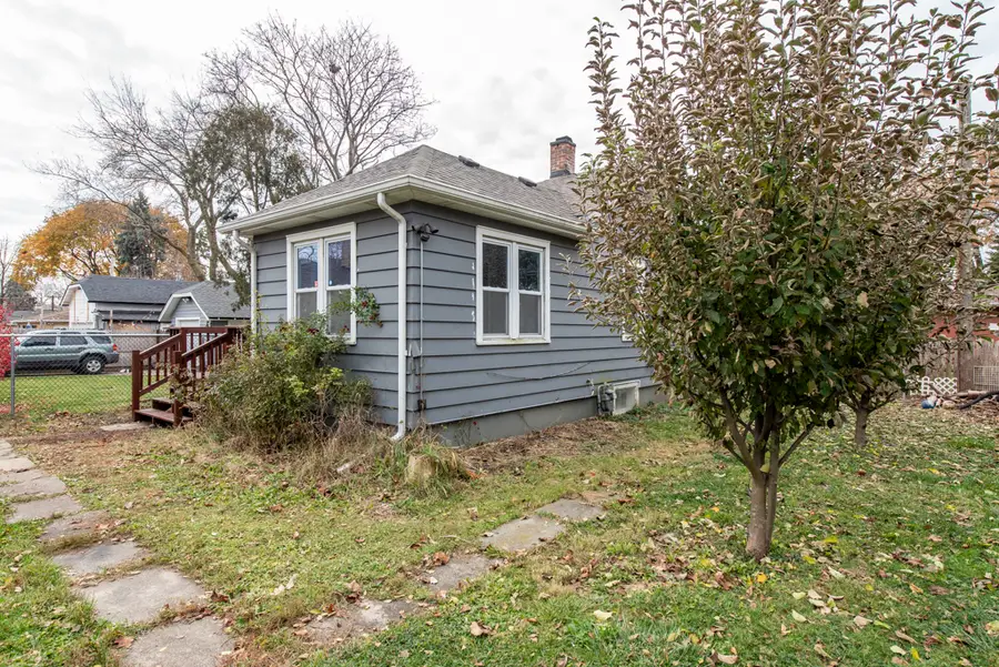 132 Dorchester Court, Waukegan, IL 60085 - Image #2