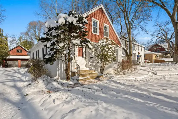 124 W Crystal Lake Avenue, Crystal Lake, IL 60014