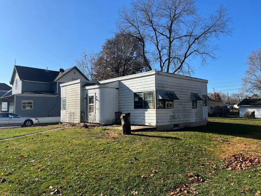 945 N Mill Street, Pontiac, IL 61764 - Image #2