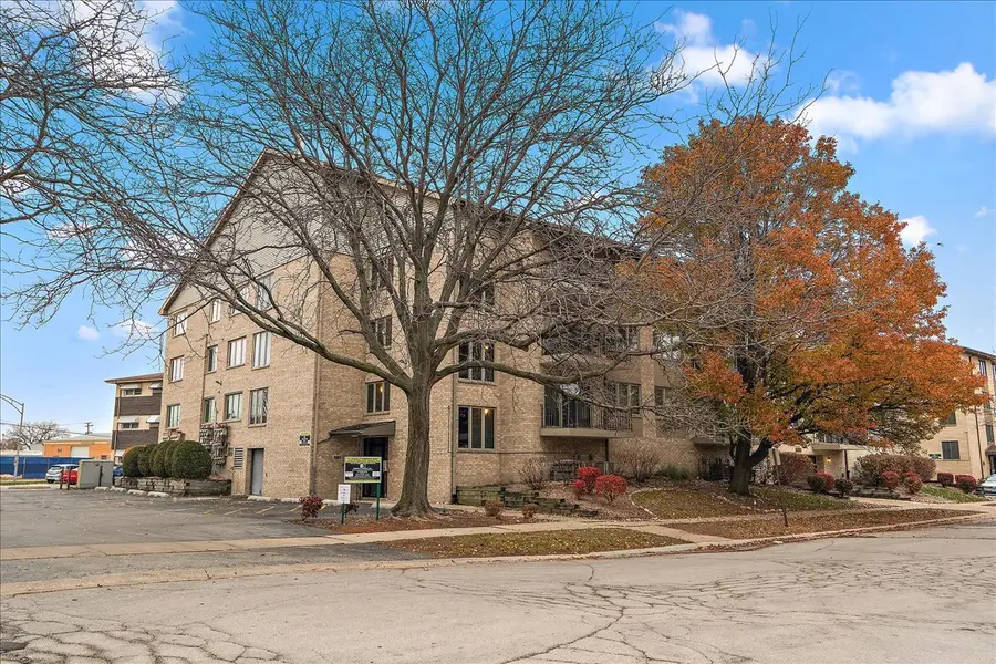 4530 W 93rd Street #3B, Oak Lawn, IL 60453 - Image #2