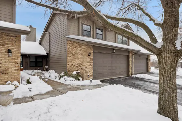 8065 Wildwood Lane, Darien, IL 60561
