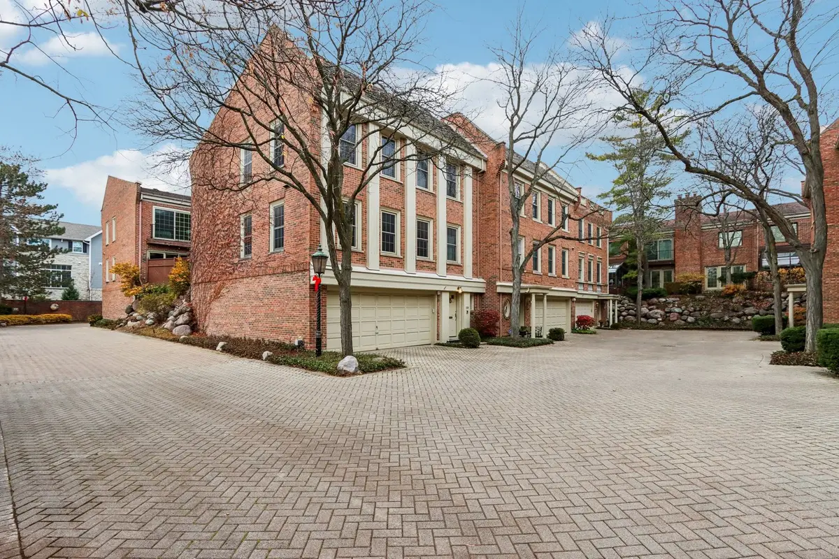 19 Landmark #19, Northfield, IL 60093 - Image #1