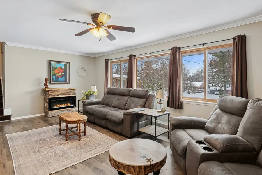 23W039 Hackberry Drive, Glen Ellyn, IL 60137 - Image #3