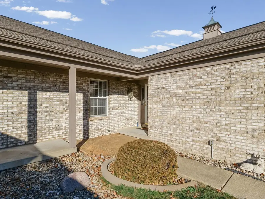 1901 Lakeside Drive #B, Champaign, IL 61821 - Image #2