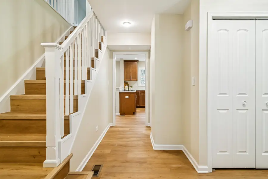 630 Woodhollow Lane, Buffalo Grove, IL 60089 - Image #3