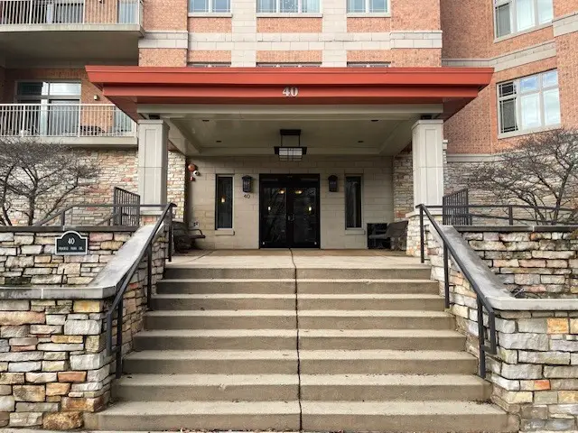 40 Prairie Park Drive #707, Wheeling, IL 60090 - Image #2