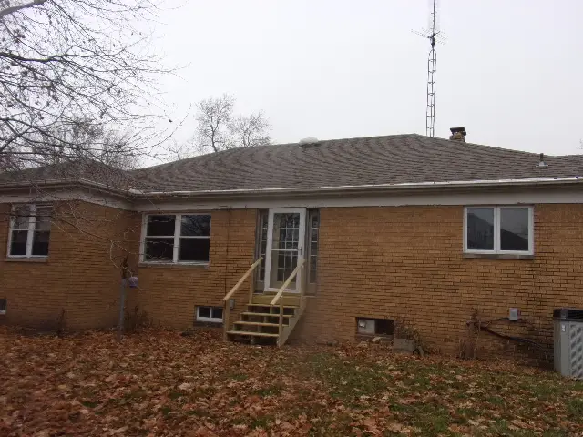 102 W Center Street, Le Roy, IL 61752 - Image #2