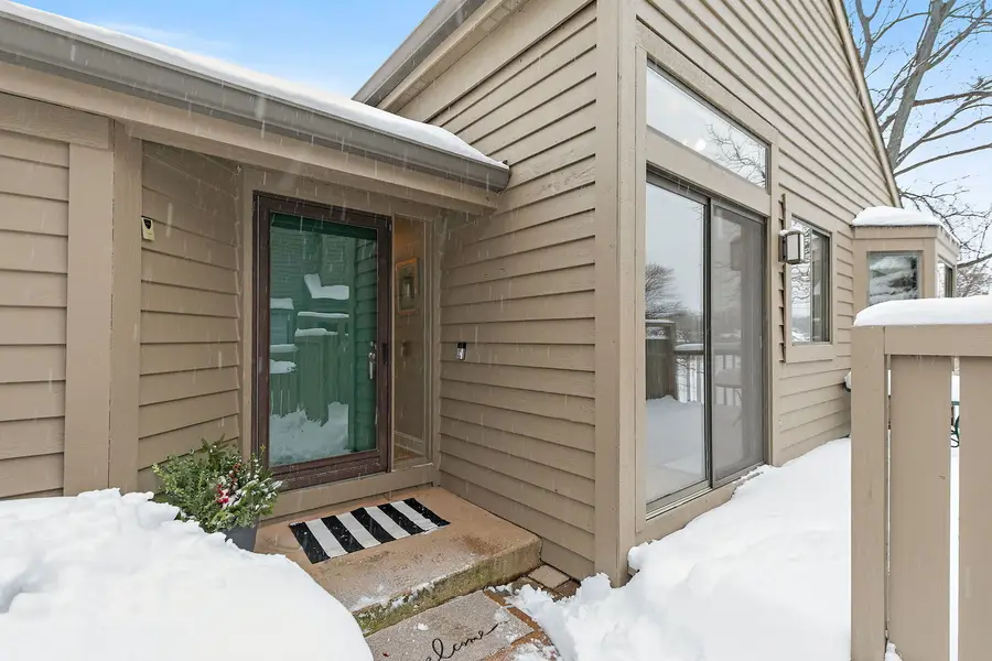 924 Shoreline Road, Lake Barrington, IL 60010 - Image #2