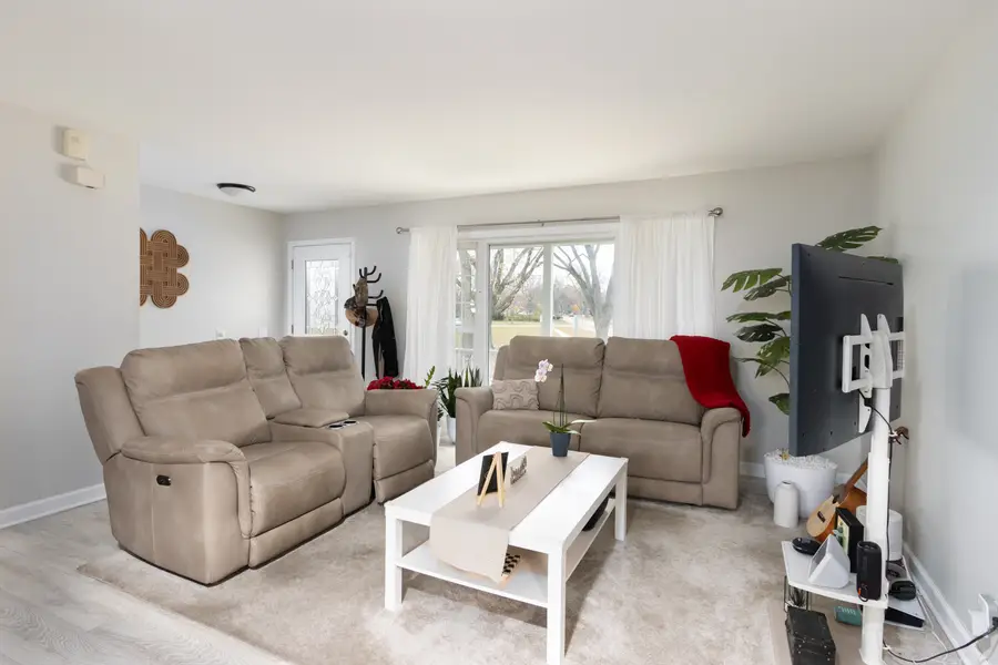 785 Woodlawn Street, Hoffman Estates, IL 60169 - Image #3