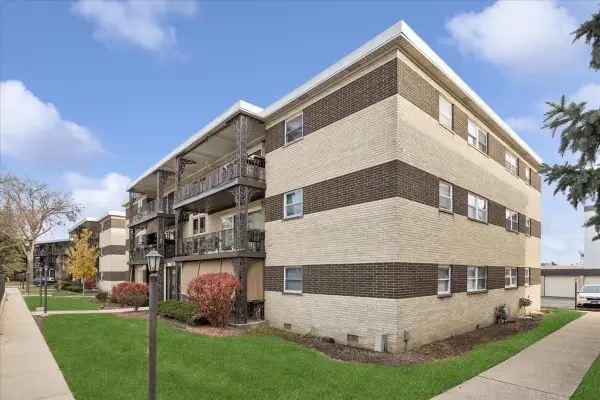 935 S 8th Avenue #5, La Grange, IL 60525