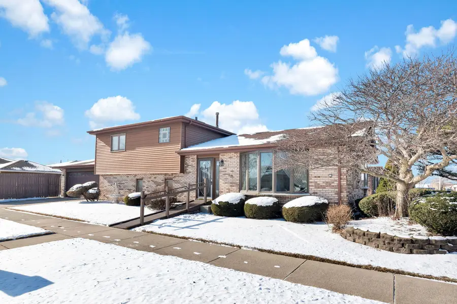 5841 W 75th Place, Burbank, IL 60459 - Image #2