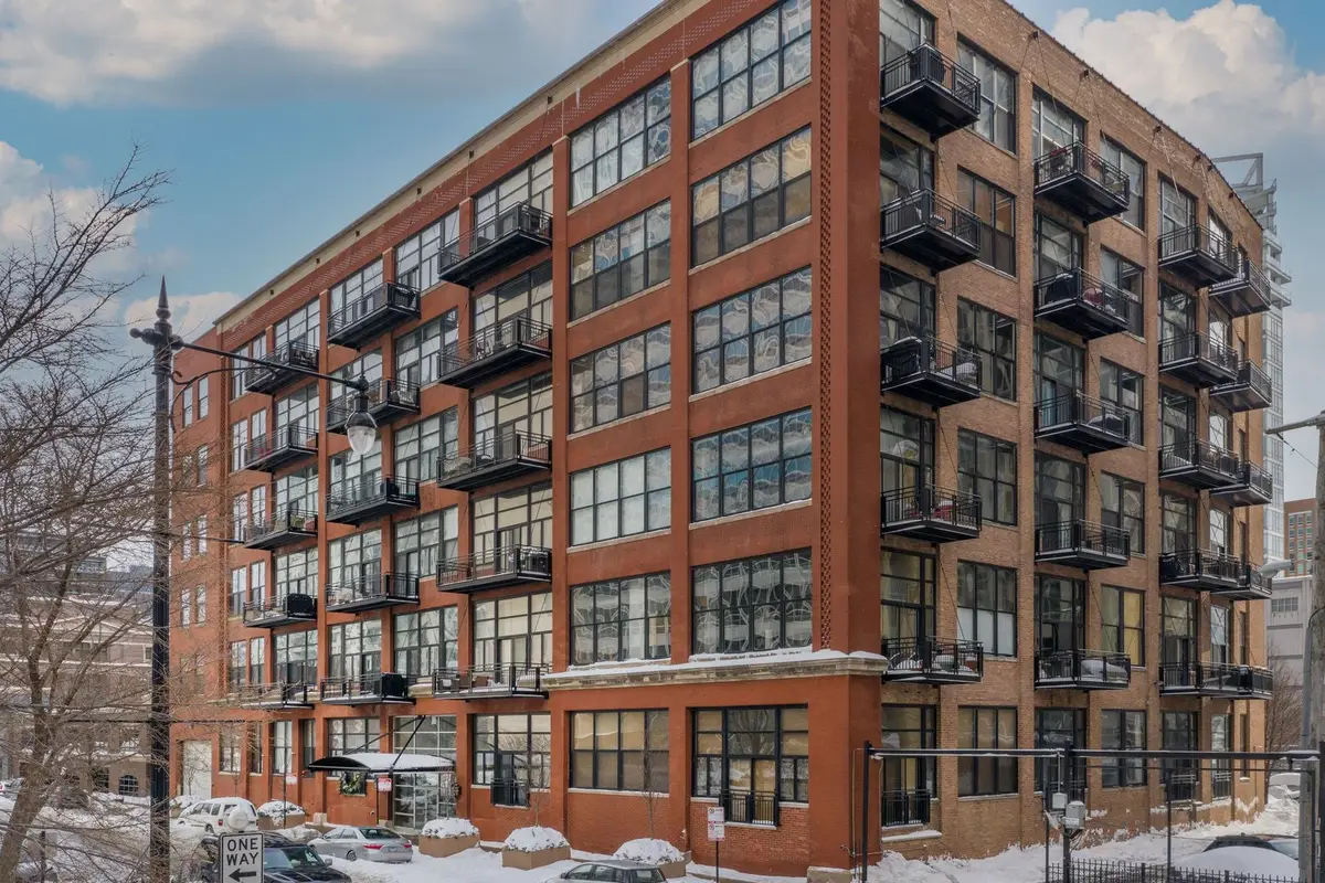 Address Withheld By Seller, Chicago, IL 60654 - Image #1