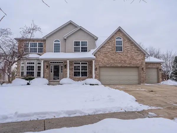 21 W Sandstone Court, South Elgin, IL 60177