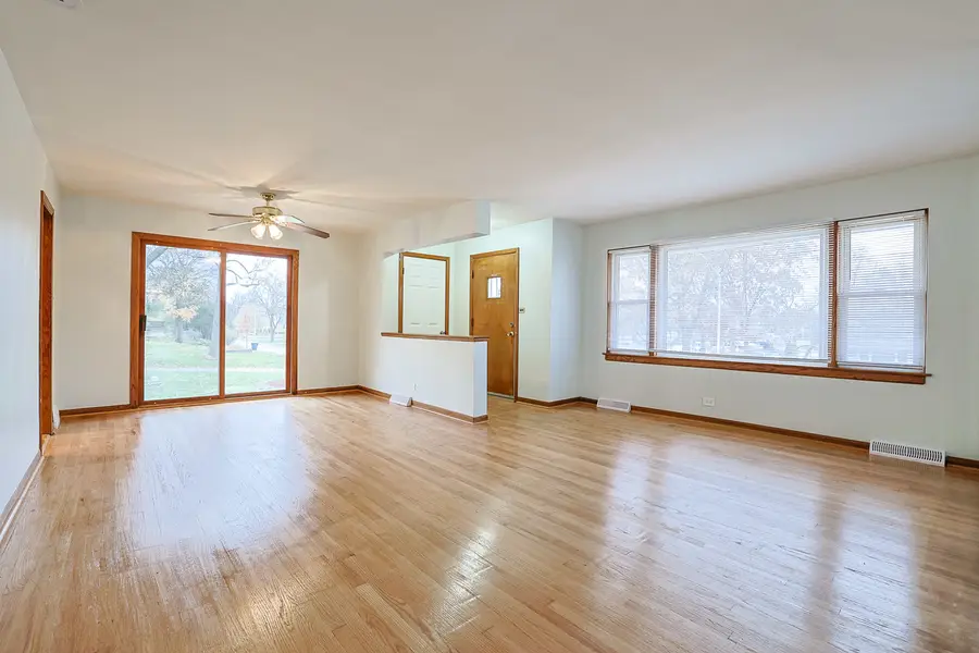 2 N Wisconsin Avenue, Addison, IL 60101 - Image #3