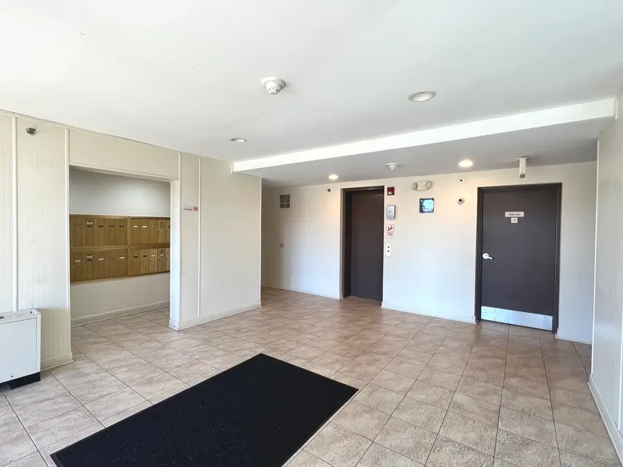 1 Villa Verde Drive #114, Buffalo Grove, IL 60089 - Image #3