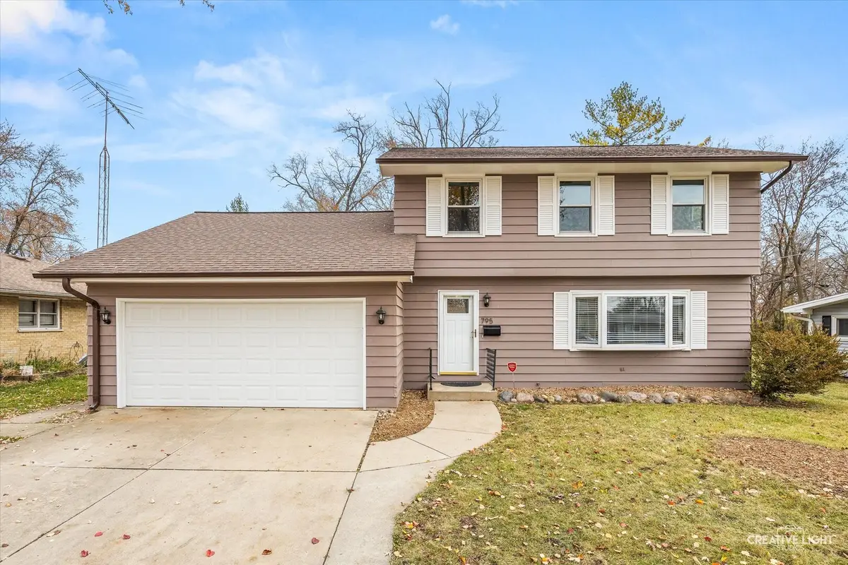 795 N Elmwood Drive, Aurora, IL 60506 - Image #1