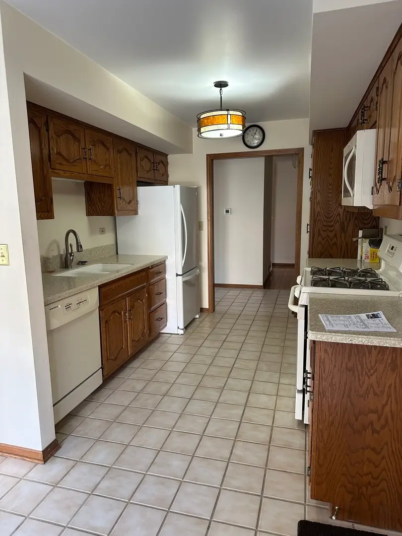 12 Queens Court, Westchester, IL 60154 - Image #3